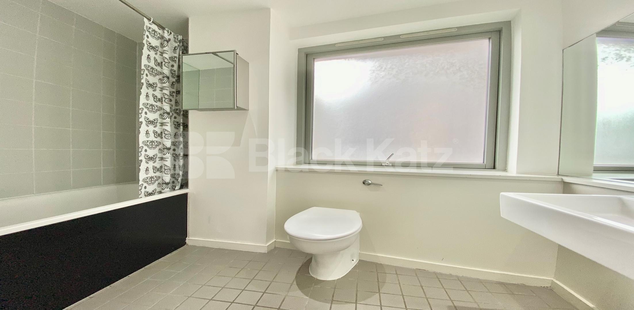 			VIRTUAL TOUR AVAILABLE!, 1 Bedroom, 1 bath, 1 reception Apartment			 Thames Path (NE Extension), Canary Wharf / Isle Of Dogs